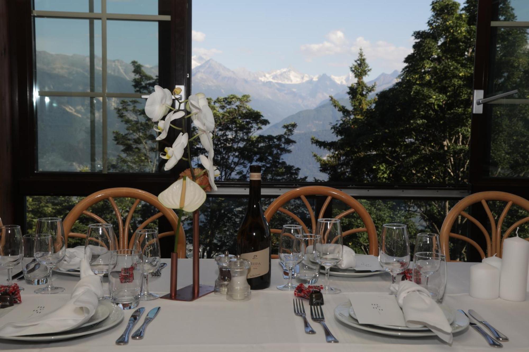 Hotel-Restaurant Le Mont Paisible, Crans-Montana Exterior foto